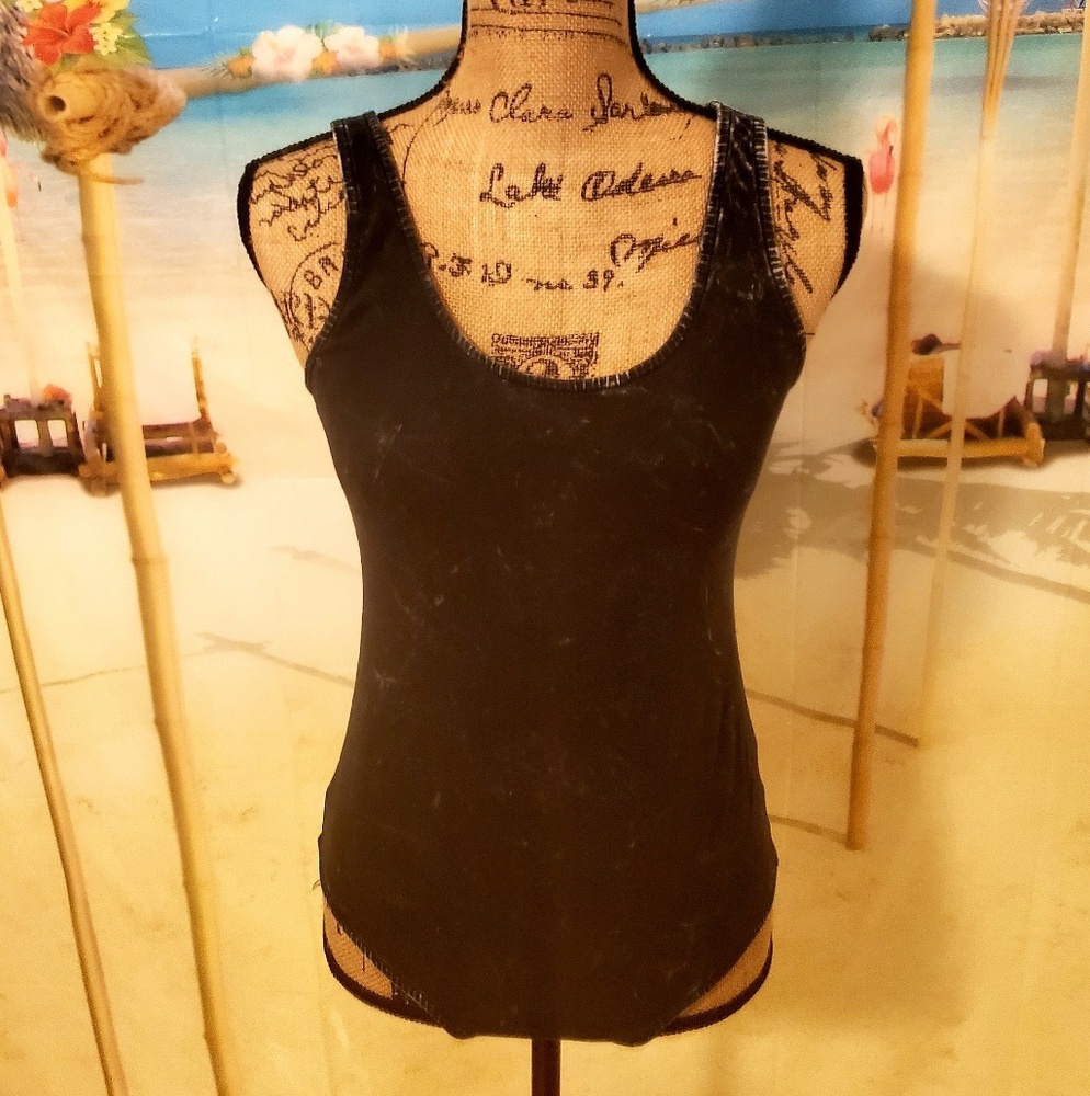 🆕️ black Sleeveless bodysuit 🖤